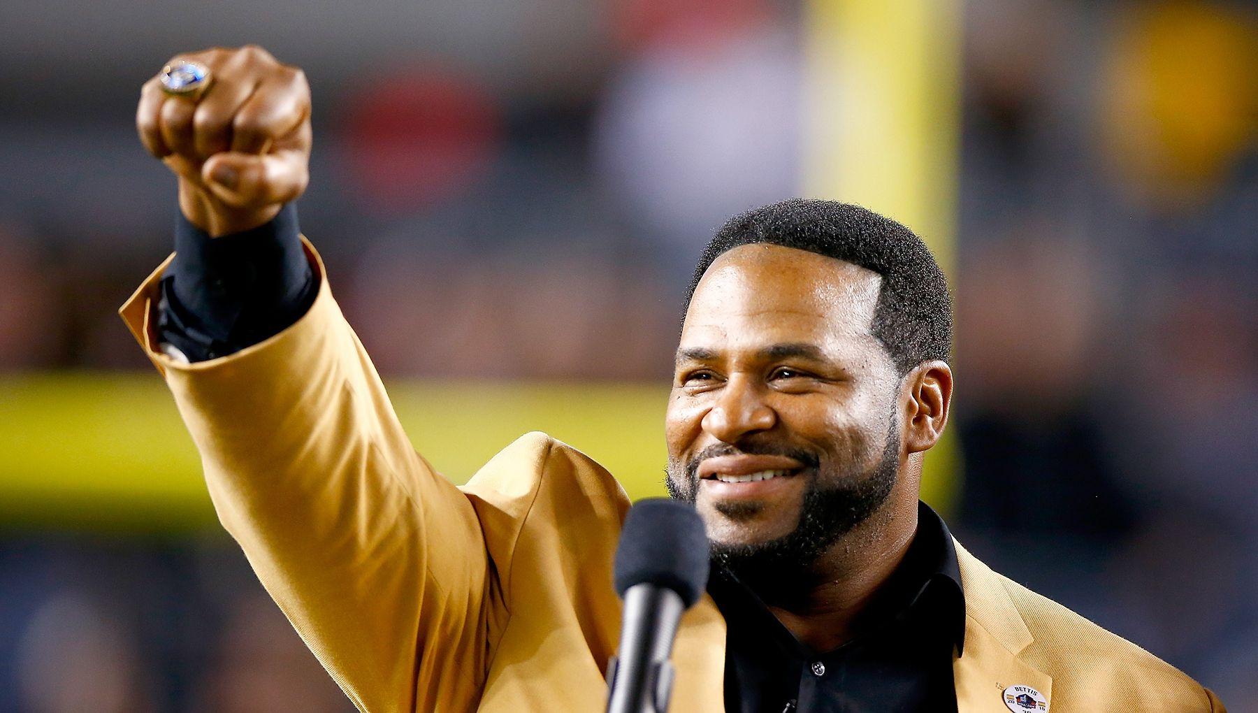 Jerome Bettis addresses fans