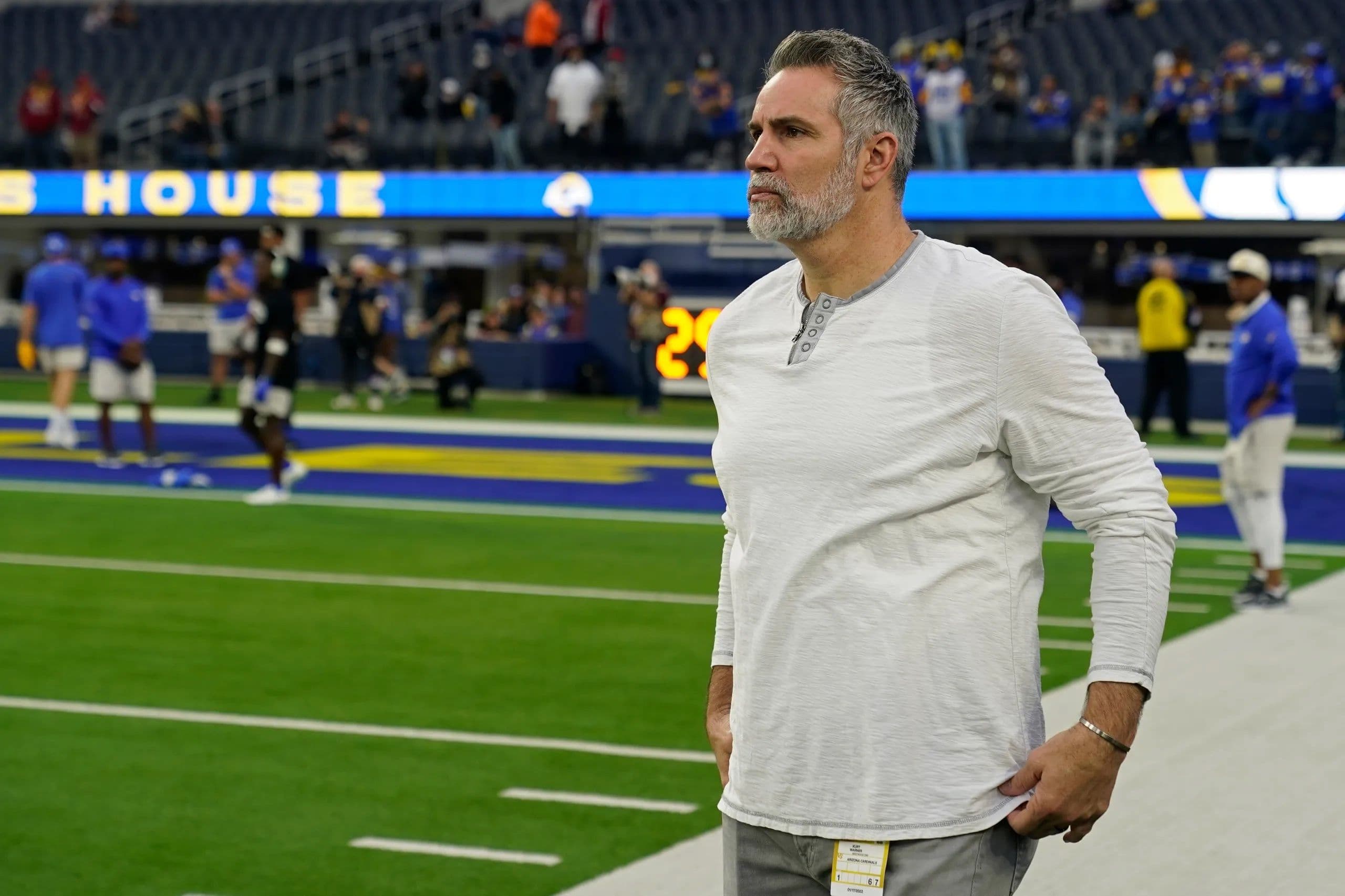 Kurt Warner looks to pass during the Super Bowl Feb. 3, 2002  Credit: Doug Mills, AP