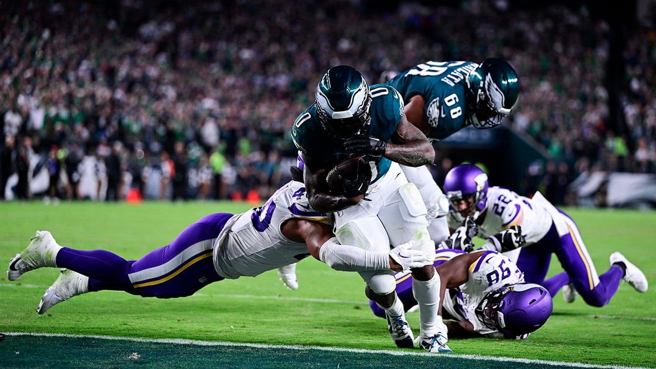 Philadelphia Eagles running back D'Andre Swift runs with the ball for a touchdown