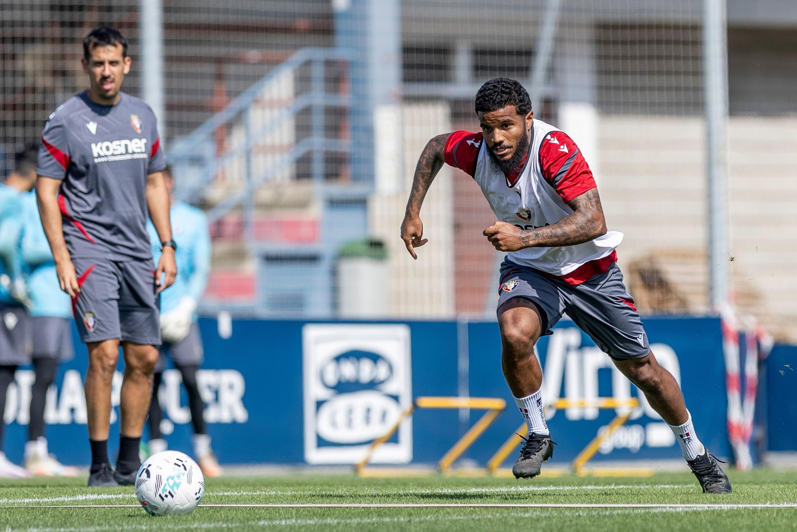 Valentin Rosier training with Osasuna