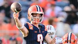  Illinois QB Altmyer Tunes Out Hype, Leans Into Passion