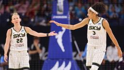 “She Deserves It”: Courtney Vandersloot on Candace Parker’s Legacy and Sky’s New Era in Chicago