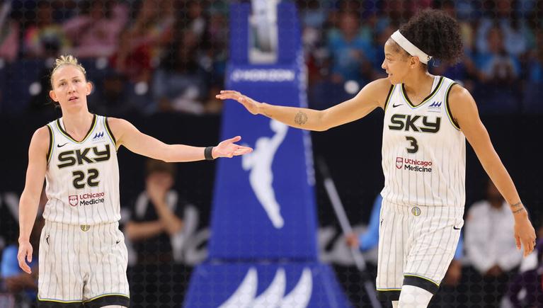 “She Deserves It”: Courtney Vandersloot on Candace Parker’s Legacy and Sky’s New Era in Chicago