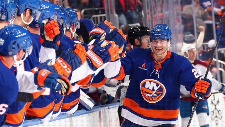 Bruins, Flyers Showing Interest in Islanders’ Alexander Romanov